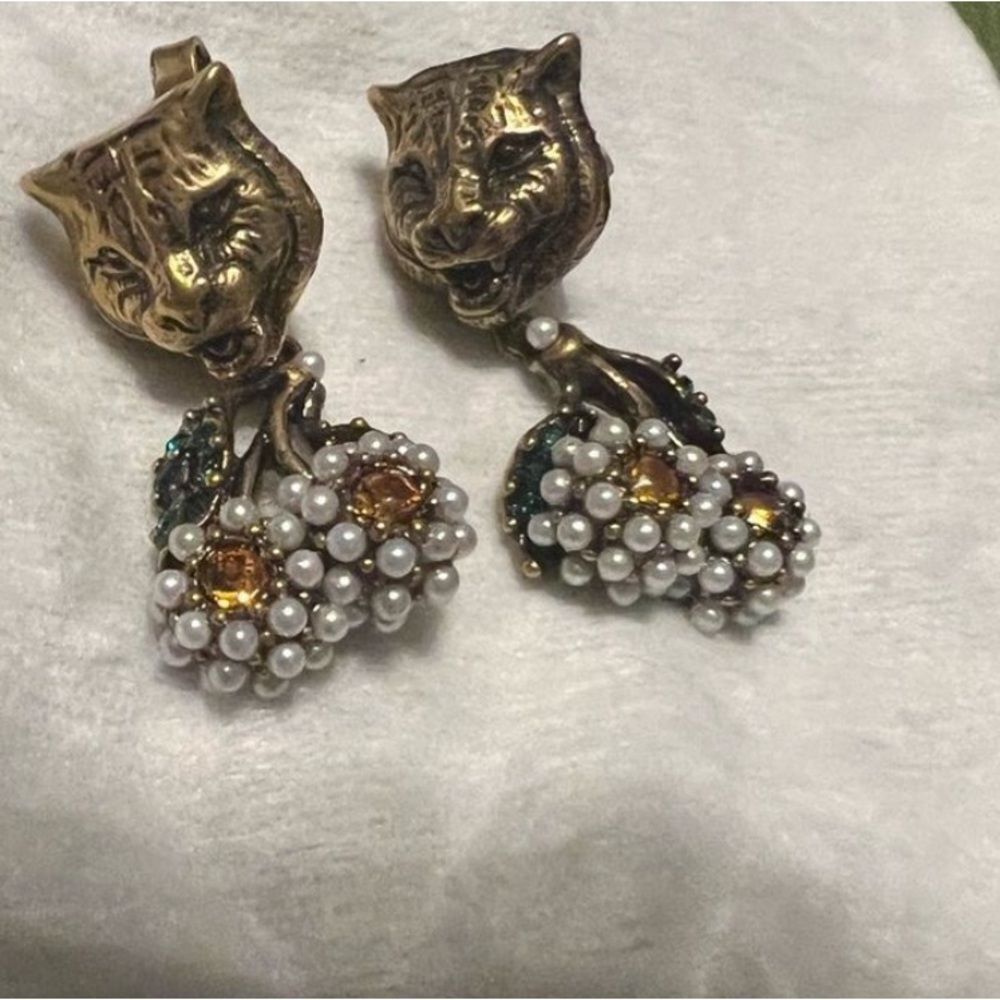 Brand new with box Gucci
Faux Pearl & Crystal Feline Cherry Drop Earrings - Picture 7 of 8